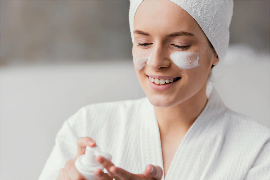 Schritt 2: Reinigung – Der Grundstein Ihrer Hautpflege